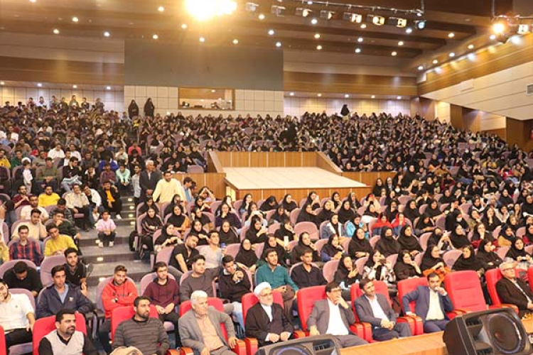 گزارشی از آئین معارفه دانشجویان نو ورود کارشناسی دانشگاه یاسوج +(تصاویر)