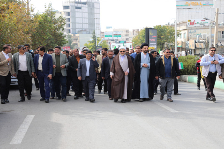 حضور گسترده دانشگاهیان دانشگاه یاسوج در راهپیمایی یوم الله ۱۳ آبان